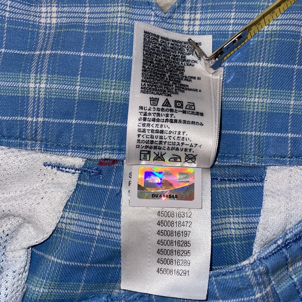 The North Face 10” V-Back Plaid Shorts, Size 6 - Picture 13 of 16